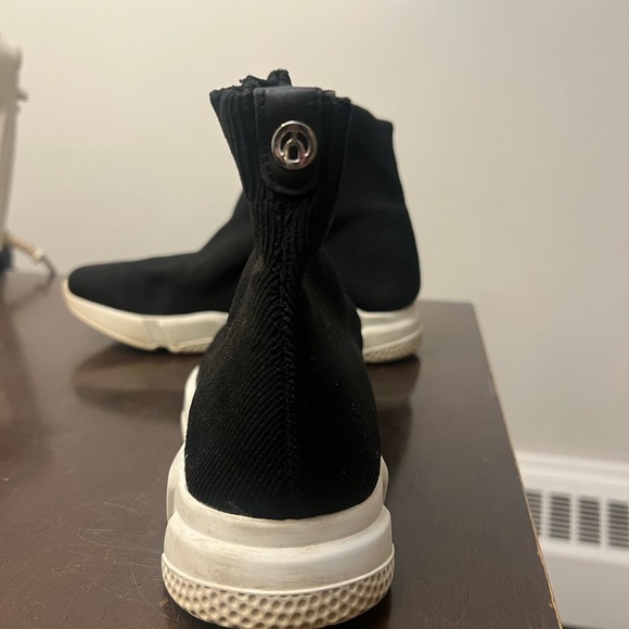 Wishbone sock shoe - Picture 2 of 6